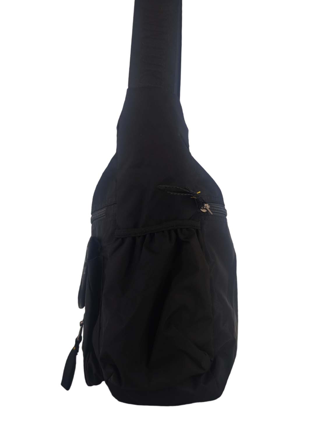 Černá outdoorová taška přes rameno