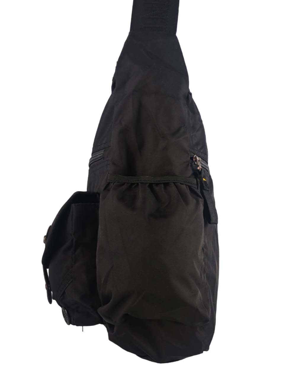 Černá outdoorová taška přes rameno
