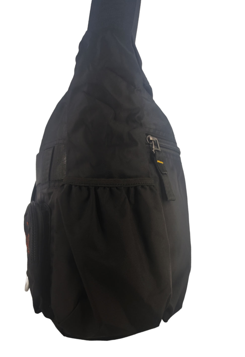 Černá outdoorová taška přes rameno