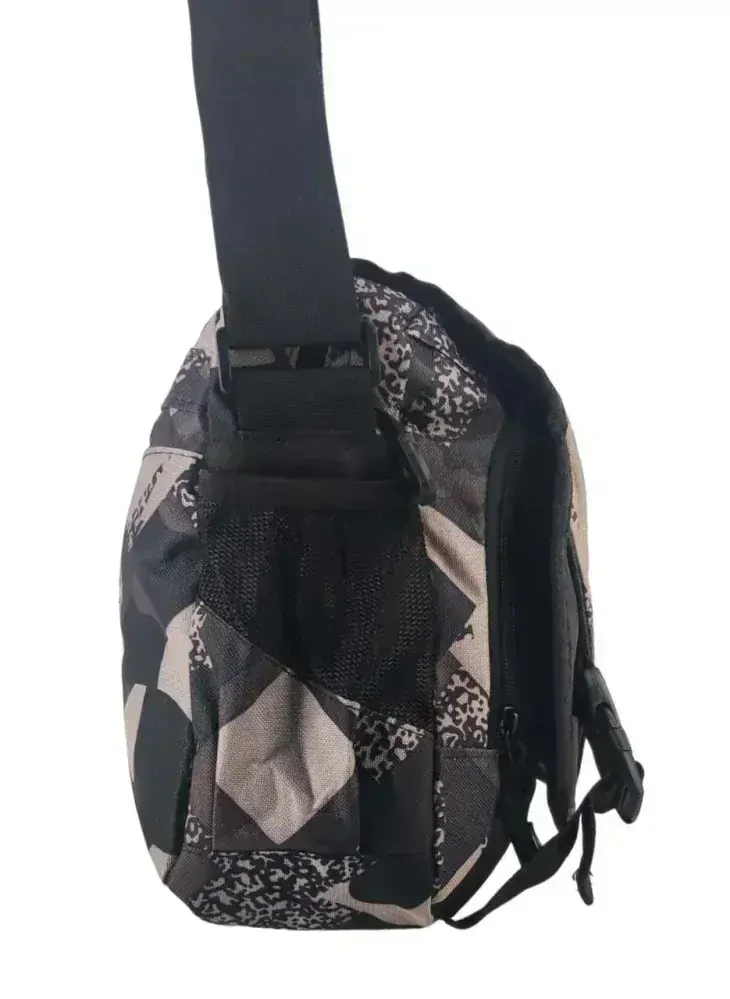 Pánská outdoorová taška v maskáčovém designu