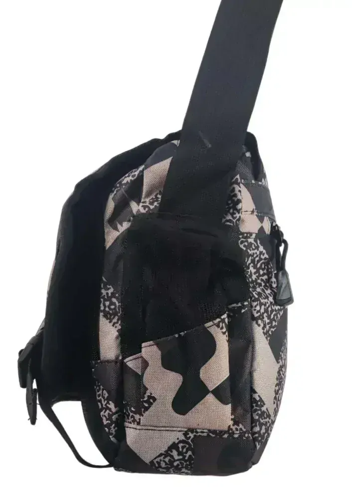 Pánská outdoorová taška v maskáčovém designu